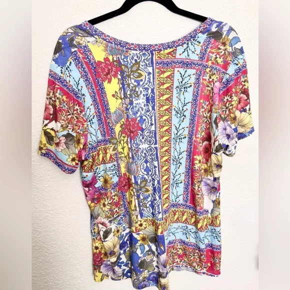 Johnny Was Janie Favorite V-Neck Tee Shirt Multicolor Patchwork Floral Boho Sz L - Picture 5 of 5